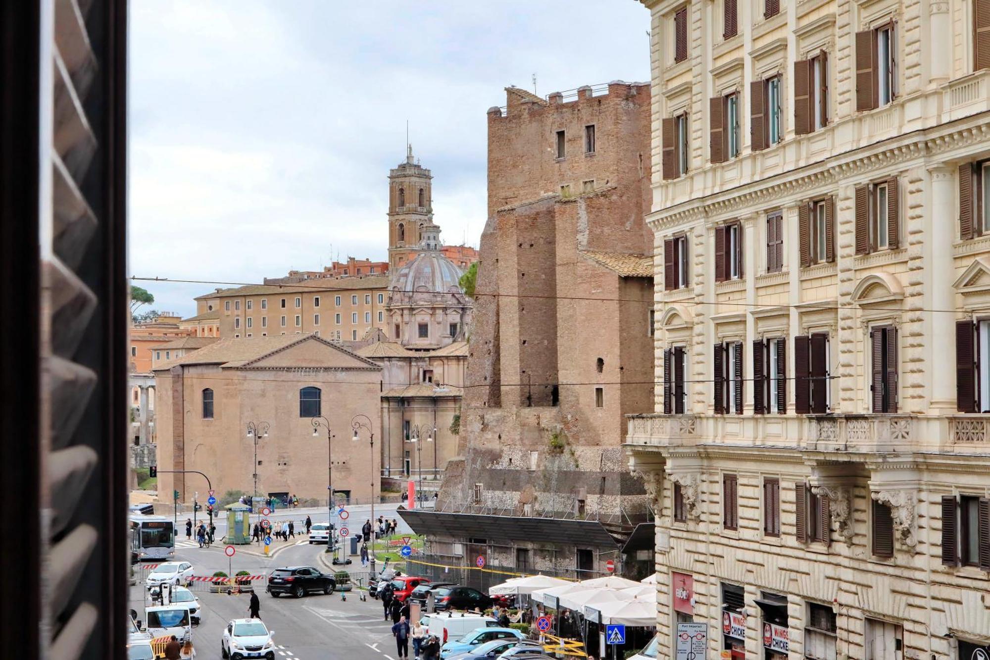 Ych-Lussuoso Appartamento Al Colosseo Roma Eksteriør bilde